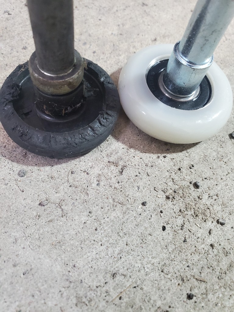 Garage door roller and hinge hardware — noisy door troubleshooting Ottawa